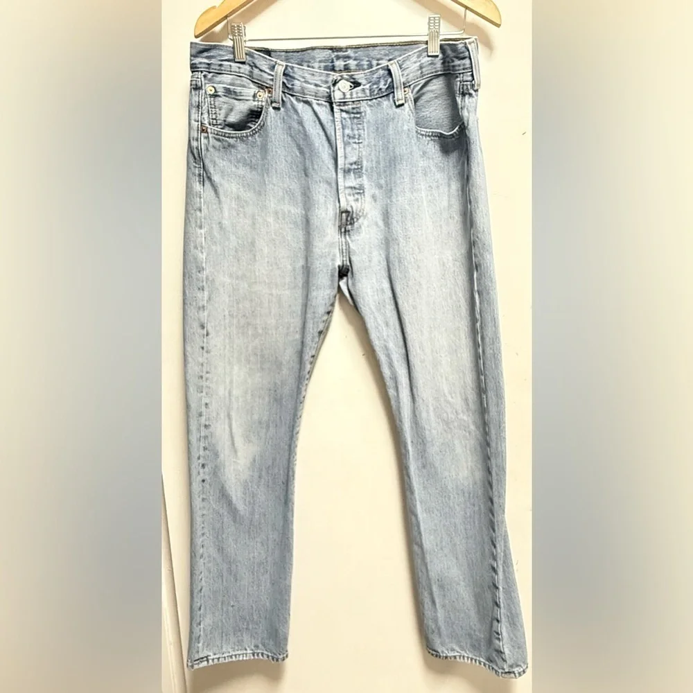 Levi's 501 Men's Light Wash  Jeans Size 35